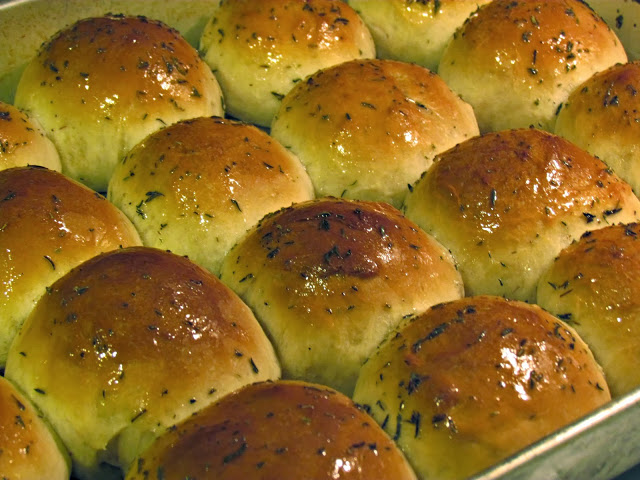 Herb Dinner Rolls with #STAROliveOil ad