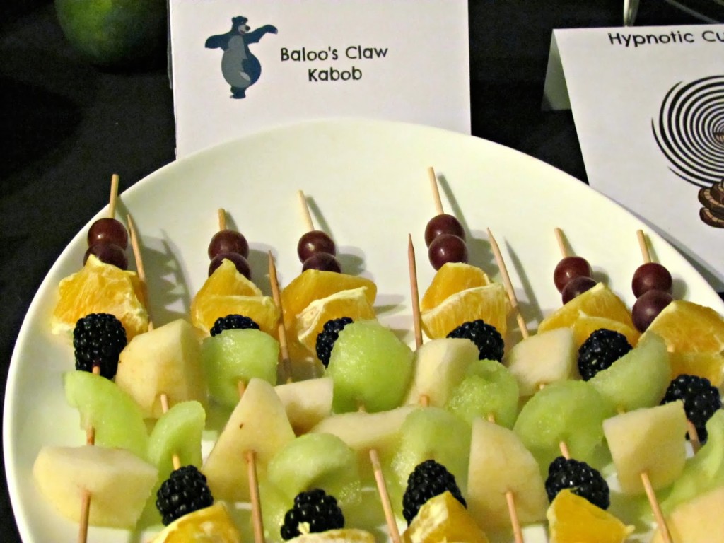 Make Baloo's Claw Kabob for your Jungle Book viewing party #JungleFresh fruit #shop