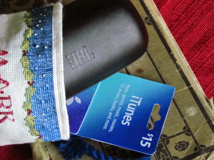 Give the gift of good audio with the JBL portable Flip 2 Speaker #GiftingAudio #ad